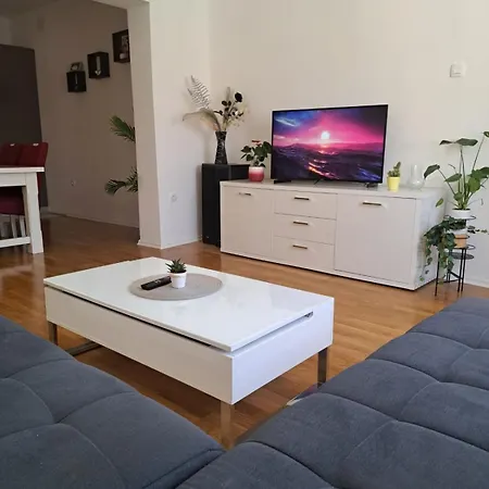 Nikol Apartman