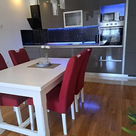 Apartamento Nikol Apartman Peracko Blato