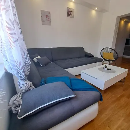 Nikol Apartman アパート Peračko Blato